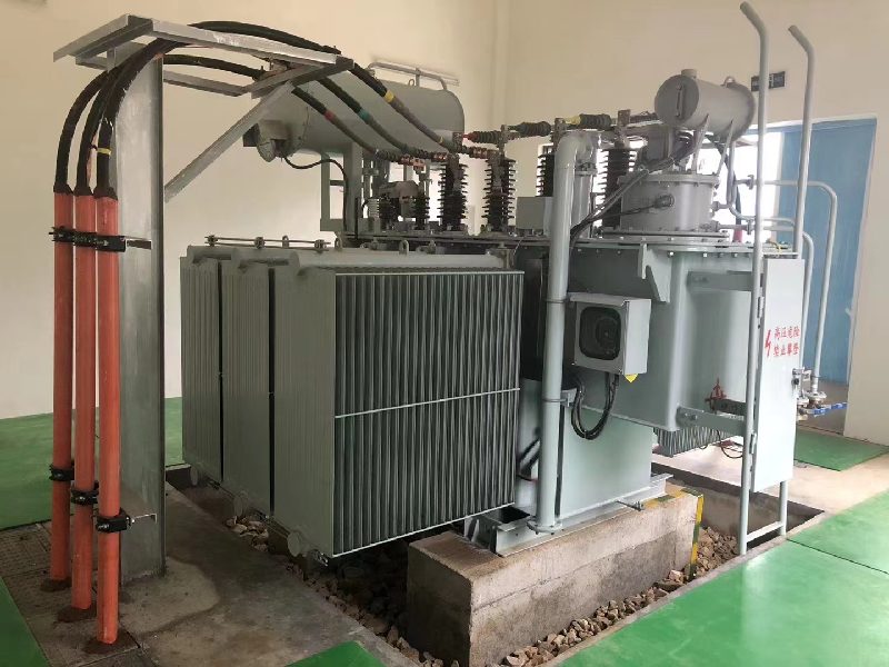 Porovnanie distribučného transformátora medzi až 800 kVA a až do 800 kVA